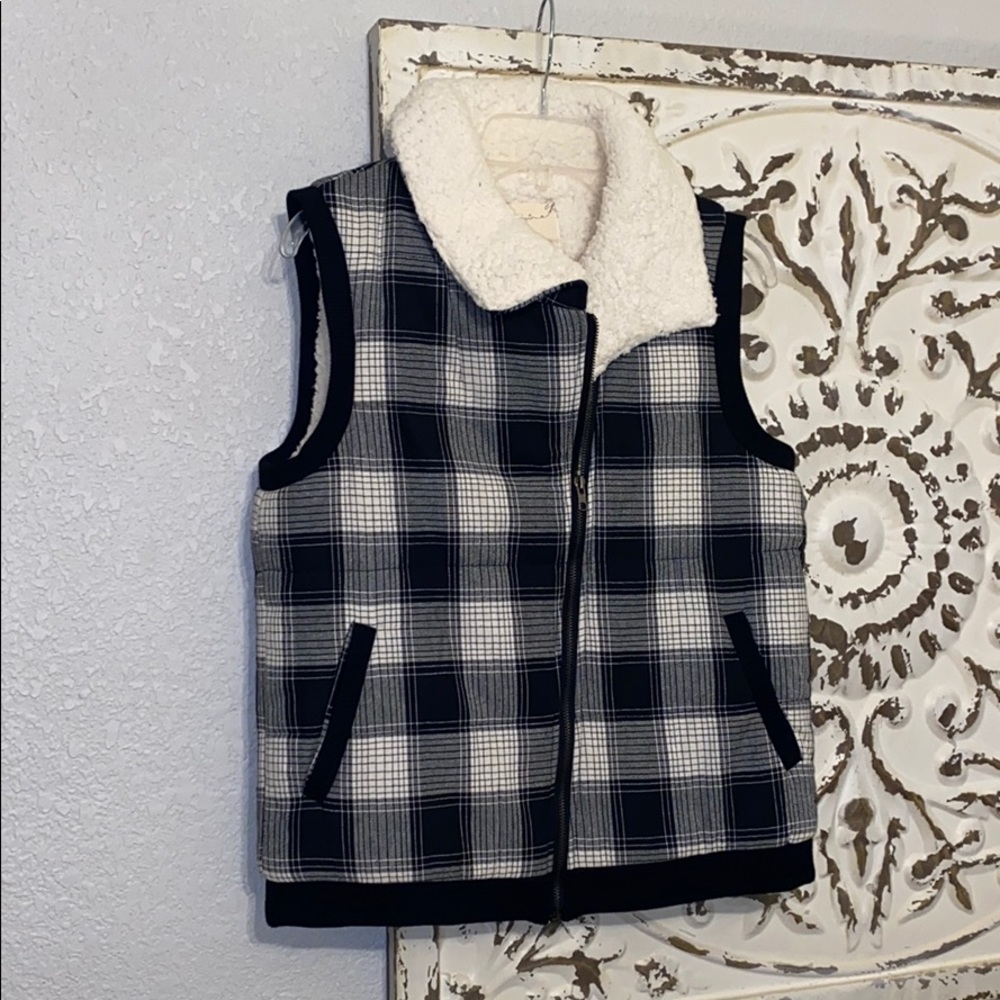 NWOT En Creme Plaid Sherpa Lined Vest